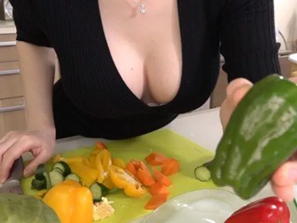 Crush cô Youtuber quyến rũ nhà kế bên